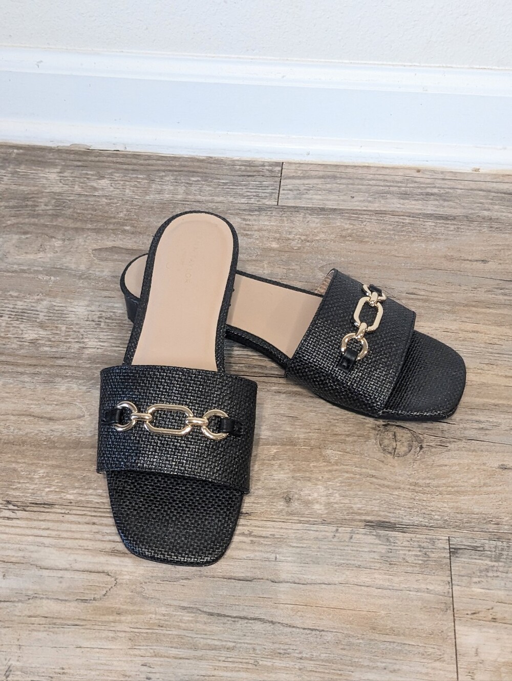 Ann Taylor Block Heel Slip On Square Toe Gold Hardware Low Heel Fashion Sandals